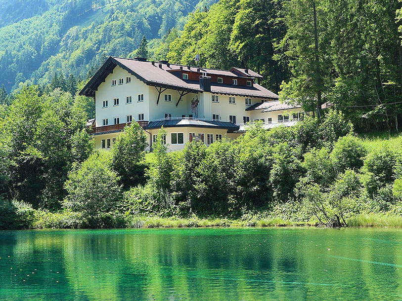 Ferie i Sydtyskland | Hotel med og pool stenkast fra søen